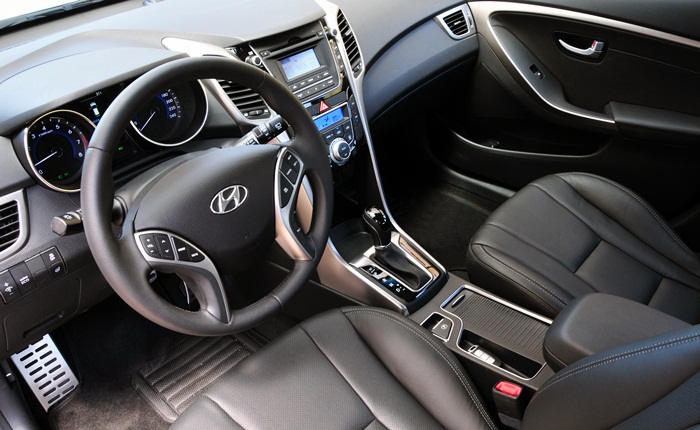 Divulgação Com equipamentos raros no segmento (incluindo airbag para os joelhos do motorista), o novo Hyundai i30 poderia dar mais trabalho para Ford Focus e Cia., ma...